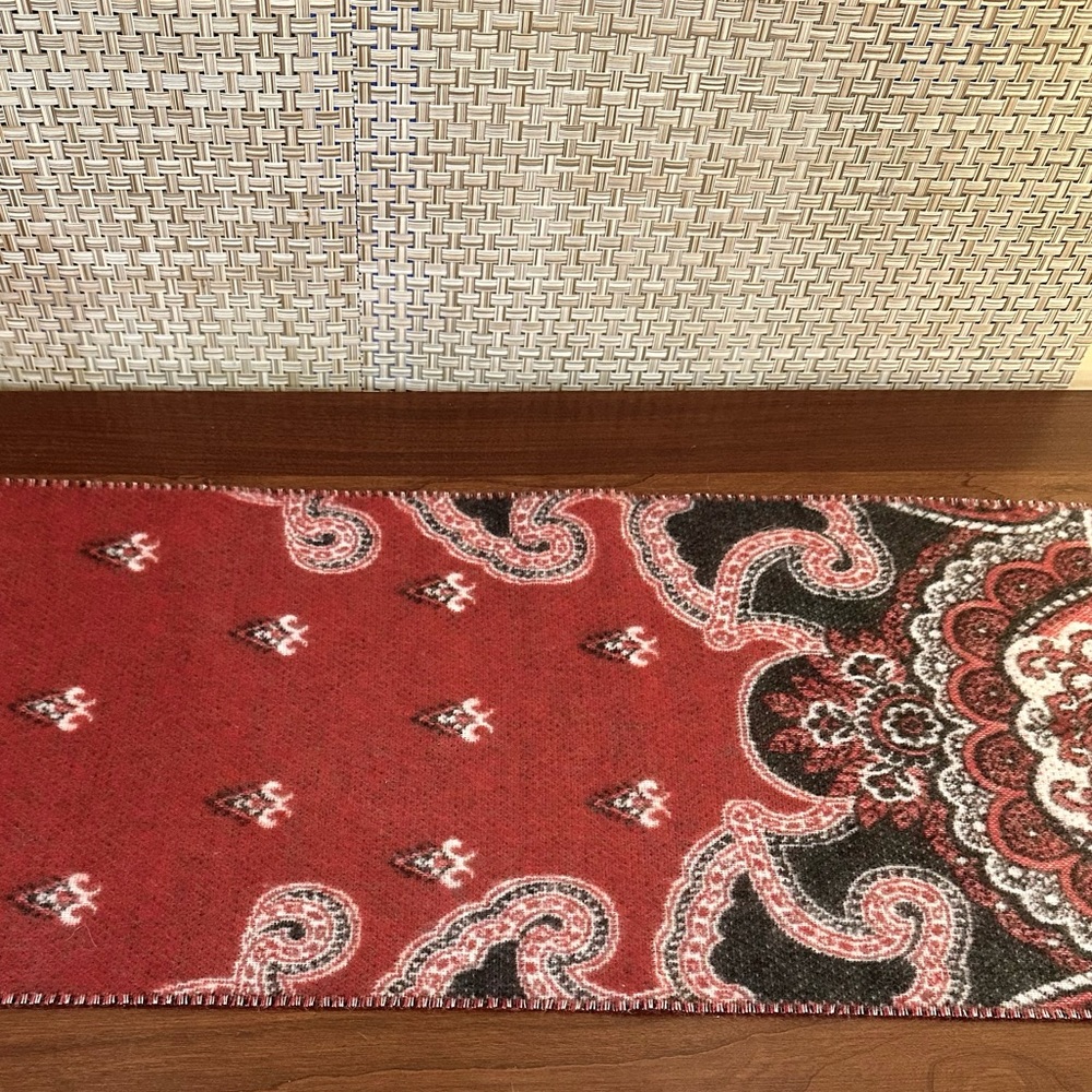 🌟HP🌟NWOT Cashmink Red & Gray Paisley Scarf V. FRAAS - Picture 4 of 13
